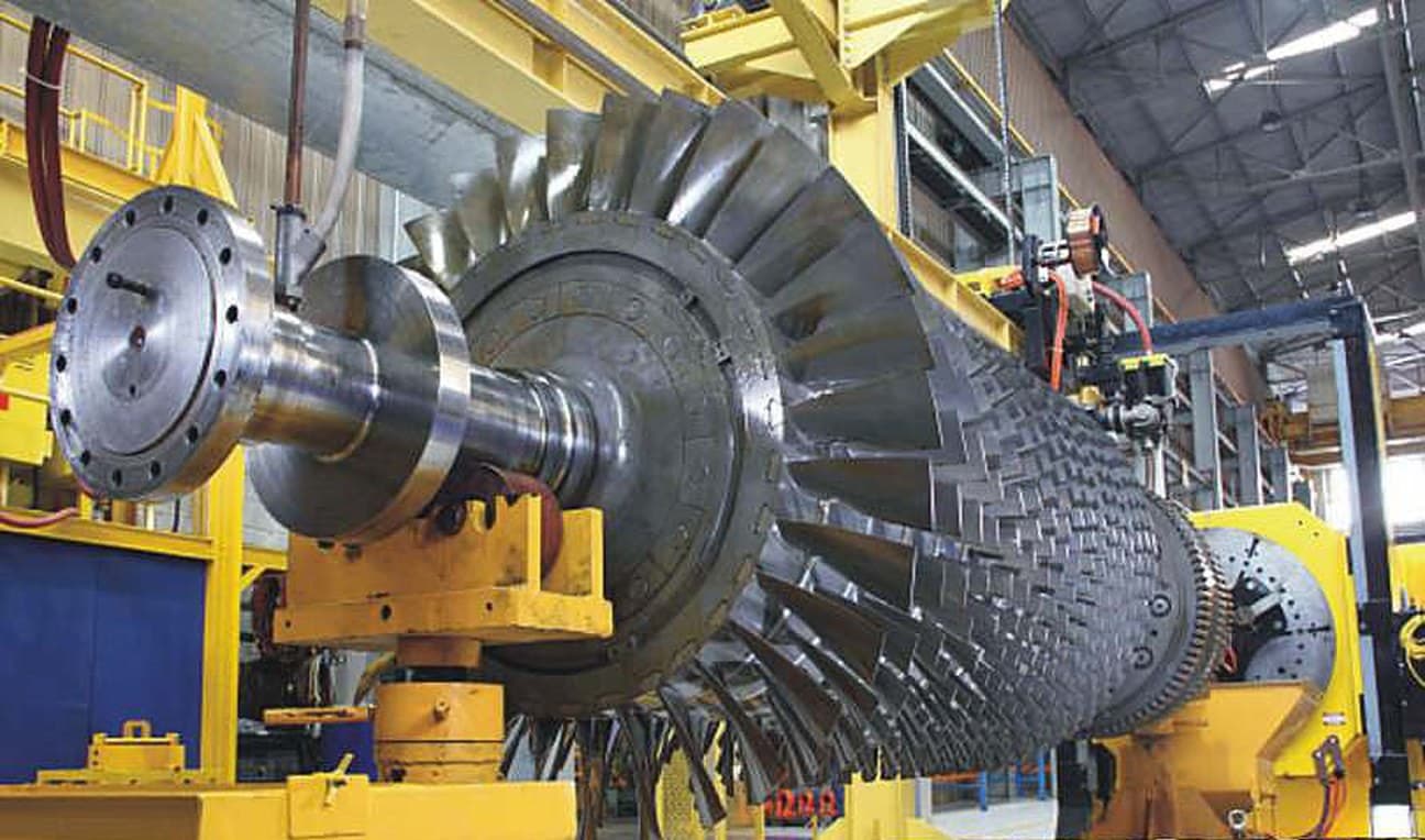 Gas turbine rotor under assembly in a turbine hall